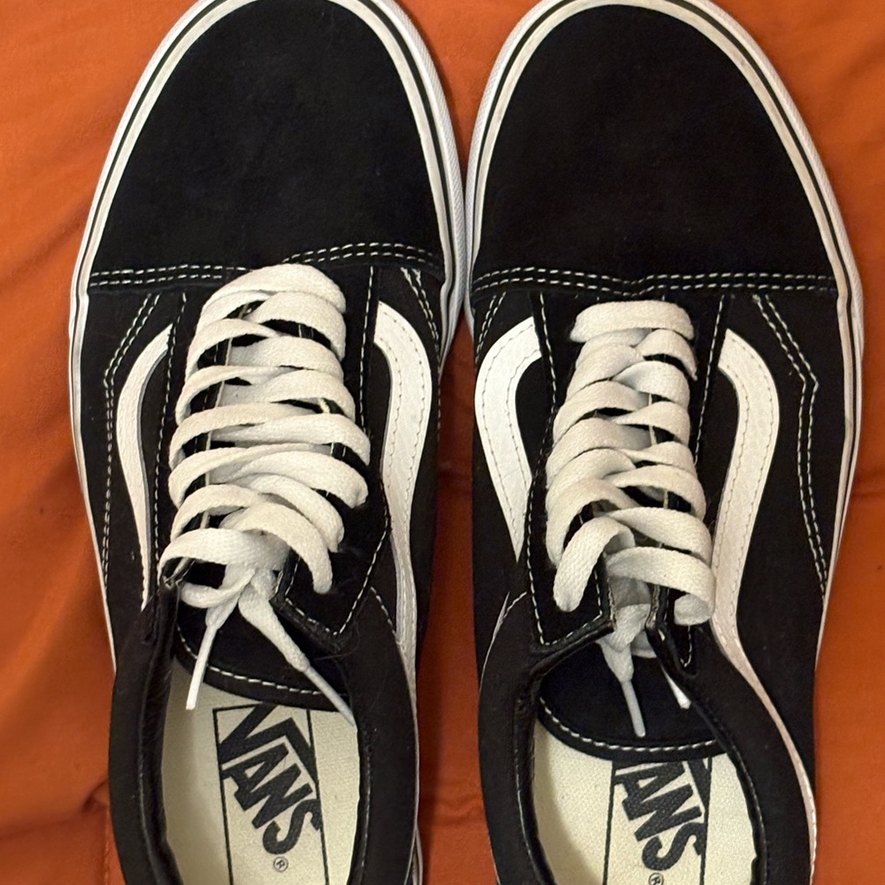 Vans Old School Classic Black and White suede Sneakers. w10 m8.5